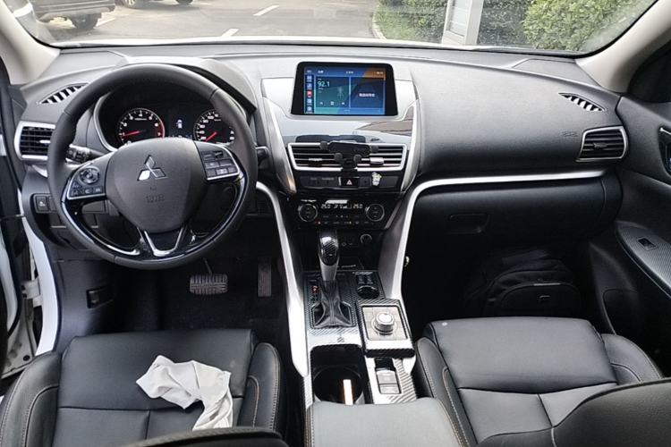 Used Mitsubishi Eclipse Cross 2018 1.5T CVT Two-Wheel Drive Belief Edition Center Console