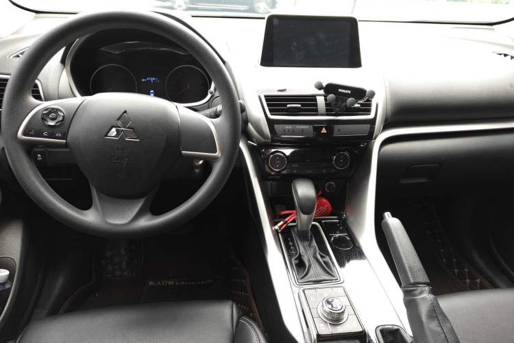 Used Mitsubishi Eclipse Cross 2018 1.5T CVT Two-Wheel Drive Fearless Edition Center Console