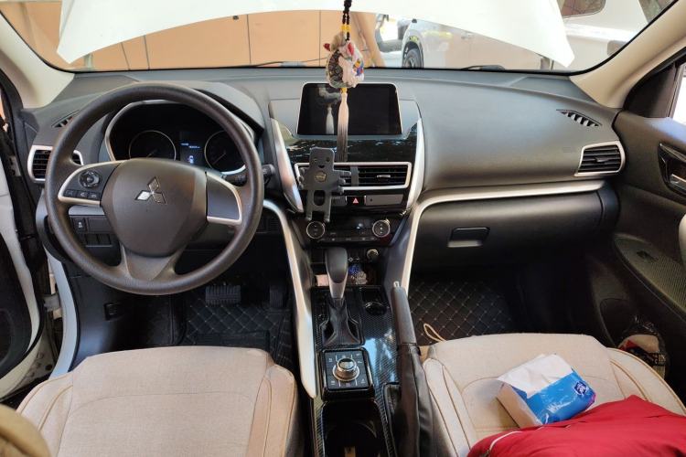 Used Mitsubishi Eclipse Cross 2018 1.5T CVT Two-Wheel Drive Fearless Edition Center Console