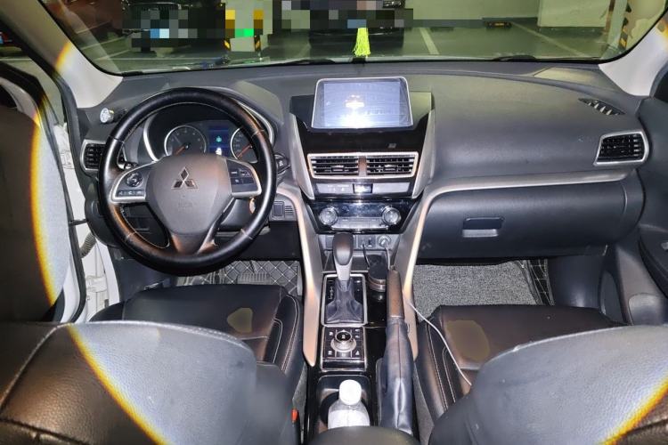 Used Mitsubishi Eclipse Cross 2018 1.5T CVT Two-Wheel Drive Fearless Edition Center Console