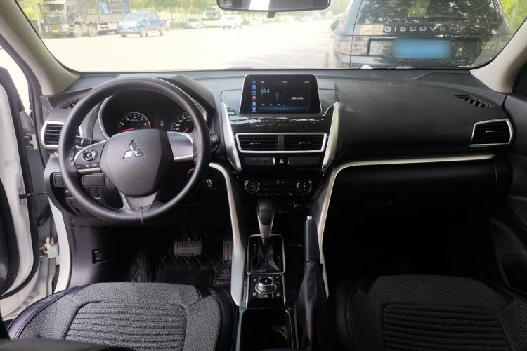 Used Mitsubishi Eclipse Cross 2018 1.5T CVT Two-Wheel Drive Fearless Edition Center Console