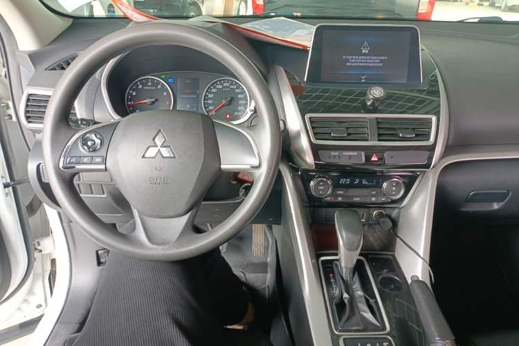 Used Mitsubishi Eclipse Cross 2018 1.5T CVT Two-Wheel Drive Fearless Edition Center Console