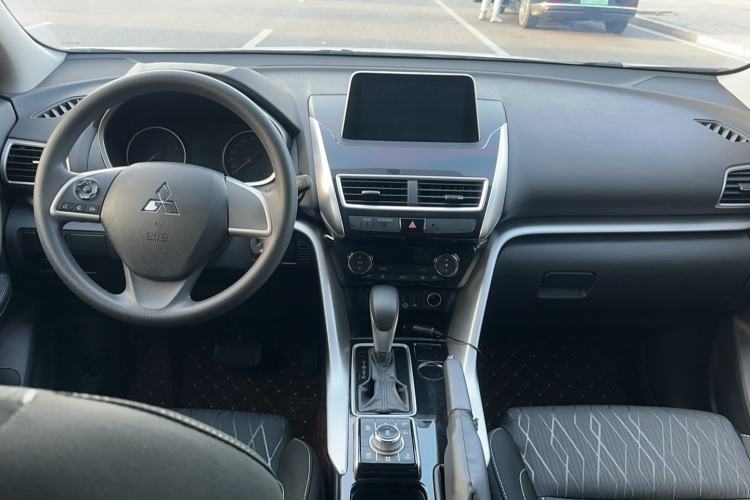 Used Mitsubishi Eclipse Cross 2018 1.5T CVT Two-Wheel Drive Fearless Edition Center Console