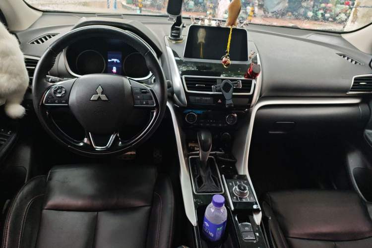 Used Mitsubishi Eclipse Cross 2018 1.5T CVT Two-Wheel Drive Belief Edition Center Console