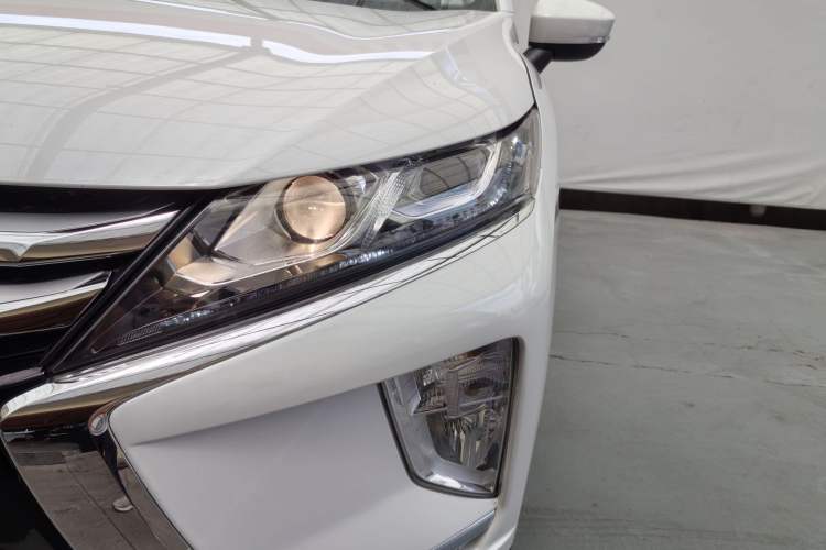 Used Mitsubishi Eclipse Cross 2018 1.5T CVT Two-Wheel Drive Dream Edition Exterior 2