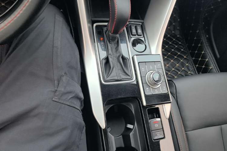 Used Mitsubishi Eclipse Cross 2018 1.5T CVT Two-Wheel Drive Dream Edition Gear Lever