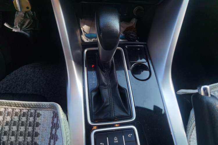 Used Mitsubishi Eclipse Cross 2018 1.5T CVT Two-Wheel Drive Fearless Edition Gear Lever
