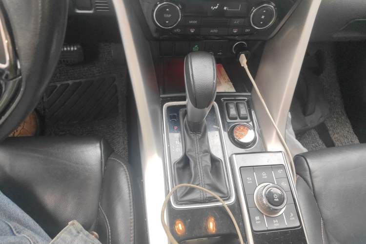Used Mitsubishi Eclipse Cross 2018 1.5T CVT Two-Wheel Drive Dream Edition Gear Lever