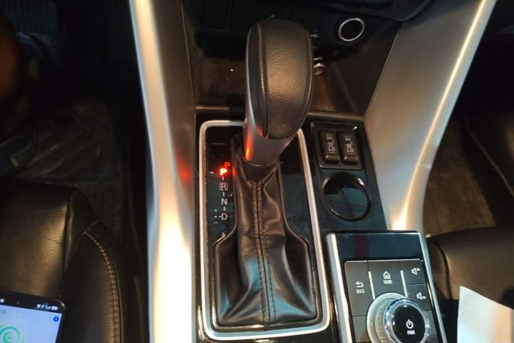 Used Mitsubishi Eclipse Cross 2018 1.5T CVT Two-Wheel Drive Dream Edition Gear Lever