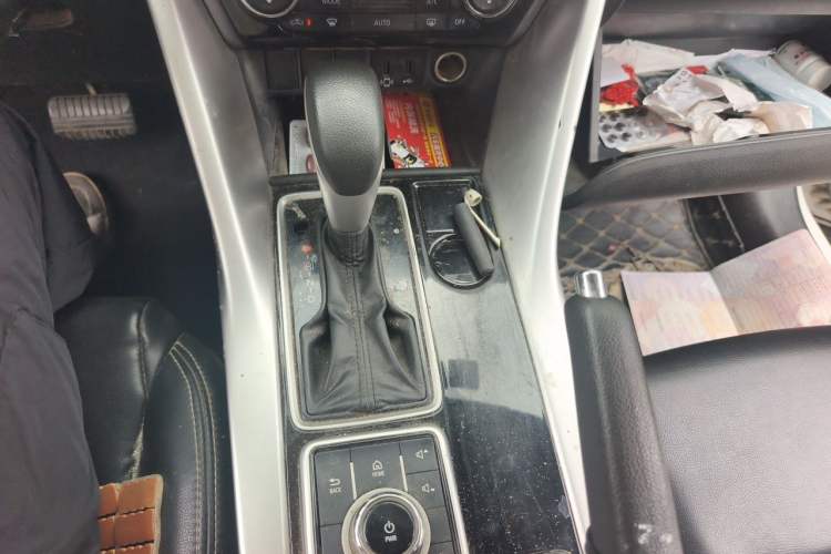 Used Mitsubishi Eclipse Cross 2018 1.5T CVT Two-Wheel Drive Fearless Edition Gear Lever