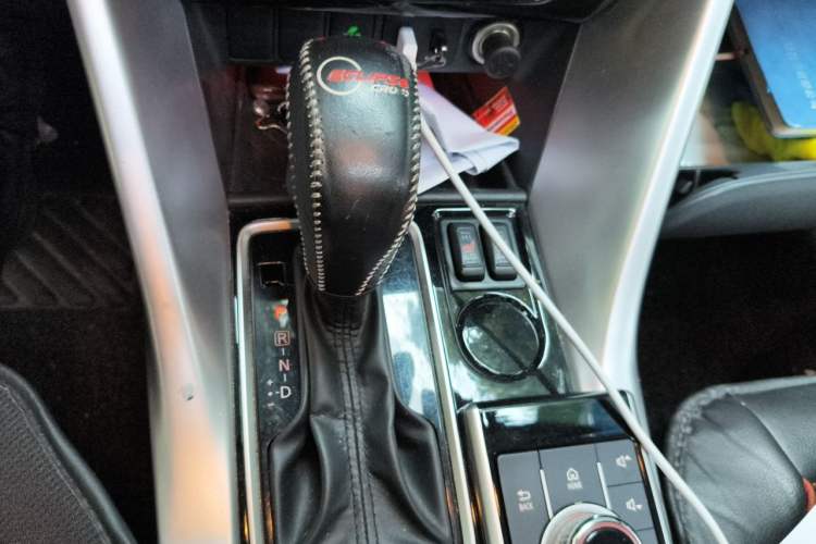 Used Mitsubishi Eclipse Cross 2018 1.5T CVT Two-Wheel Drive Belief Edition Gear Lever