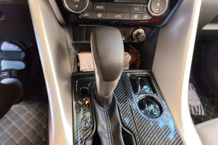 Used Mitsubishi Eclipse Cross 2018 1.5T CVT Two-Wheel Drive Fearless Edition Gear Lever