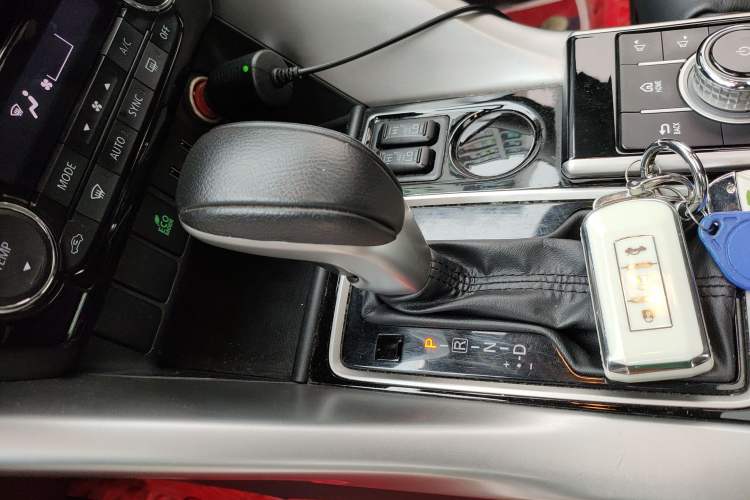 Used Mitsubishi Eclipse Cross 2018 1.5T CVT Two-Wheel Drive Belief Edition Gear Lever