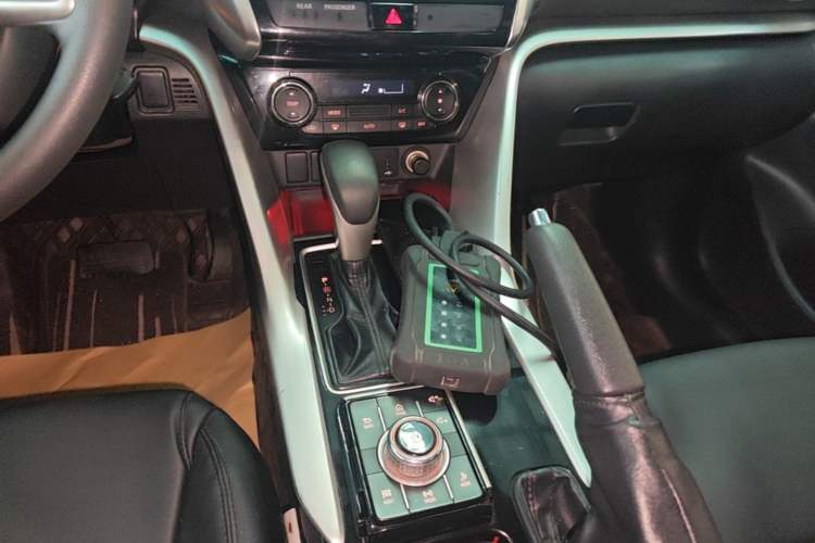 Used Mitsubishi Eclipse Cross 2018 1.5T CVT Two-Wheel Drive Fearless Edition Gear Lever