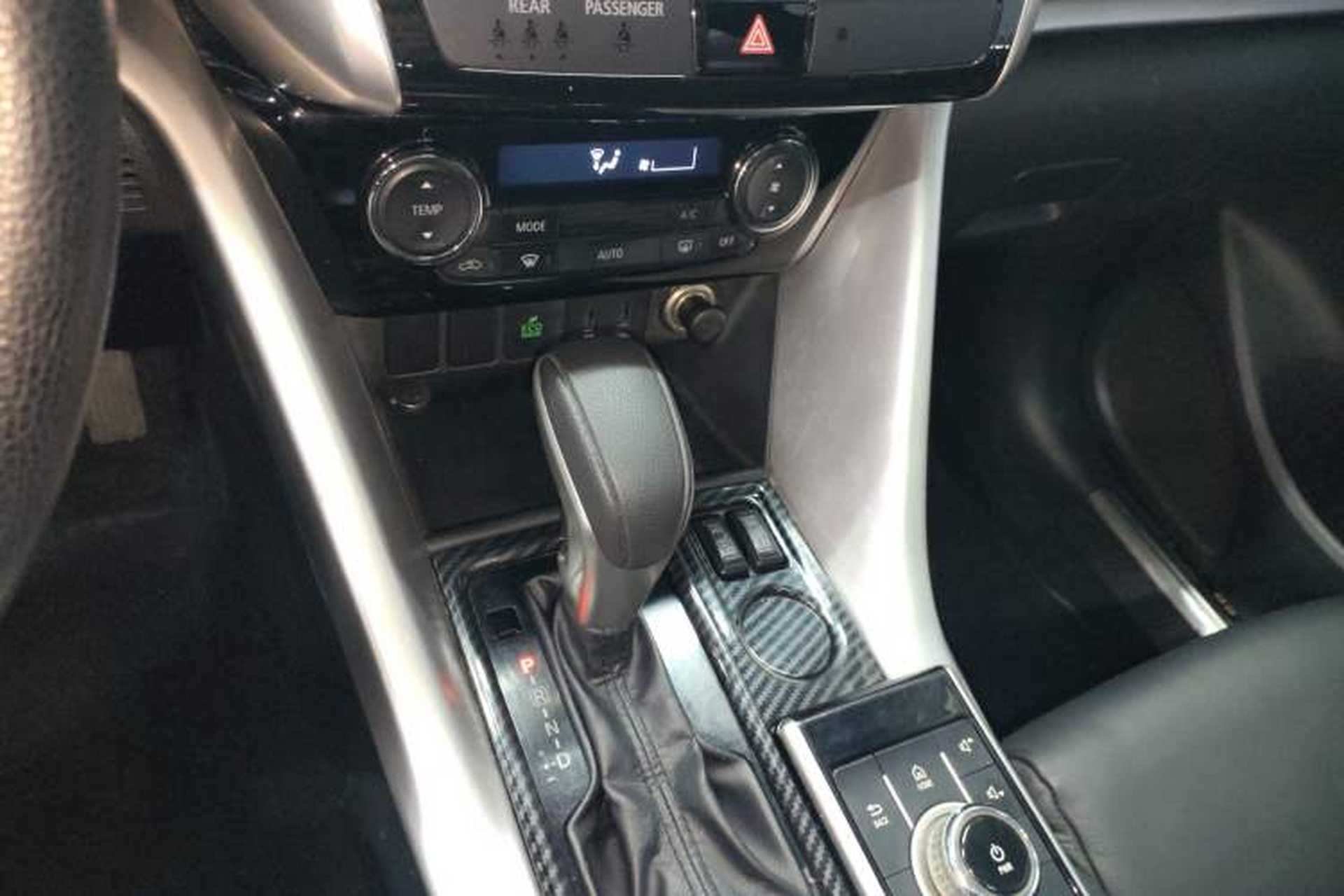 Used Mitsubishi Eclipse Cross 2018 1.5T CVT Two-Wheel Drive Dream Edition Gear Lever