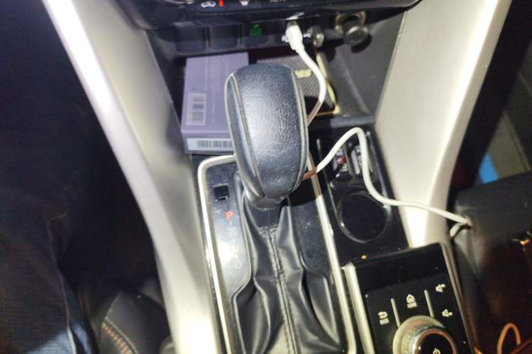 Used Mitsubishi Eclipse Cross 2018 1.5T CVT Two-Wheel Drive Belief Edition Gear Lever