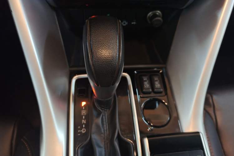 Used Mitsubishi Eclipse Cross 2018 1.5T CVT Two-Wheel Drive Dream Edition Gear Lever