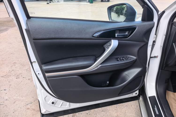 Used Mitsubishi Eclipse Cross 2018 1.5T Manual Two-Wheel Drive Youth Edition Interior 2
