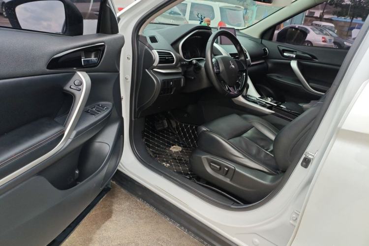 Used Mitsubishi Eclipse Cross 2018 1.5T CVT Two-Wheel Drive Dream Edition Interior 3