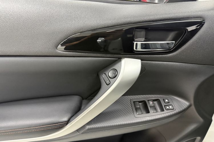Used Mitsubishi Eclipse Cross 2018 1.5T CVT Two-Wheel Drive Dream Edition Interior 4