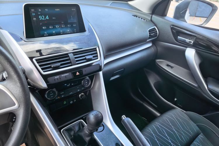 Used Mitsubishi Eclipse Cross 2018 1.5T Manual Two-Wheel Drive Youth Edition Interior 4
