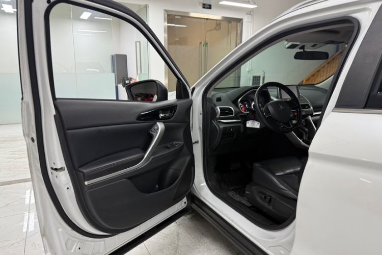 Used Mitsubishi Eclipse Cross 2018 1.5T CVT Two-Wheel Drive Dream Edition Interior 6