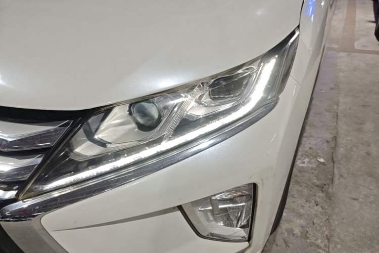 Used Mitsubishi Eclipse Cross 2018 1.5T CVT Two-Wheel Drive Dream Edition Left Front Headlight