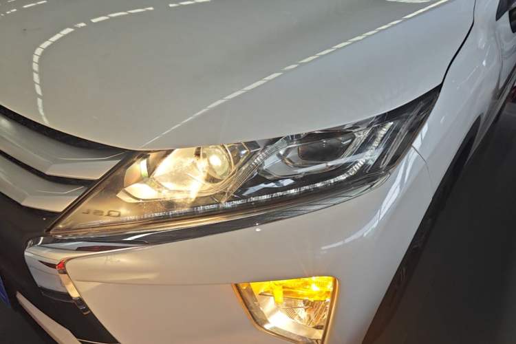 Used Mitsubishi Eclipse Cross 2018 1.5T CVT Two-Wheel Drive Fearless Edition Left Front Headlight