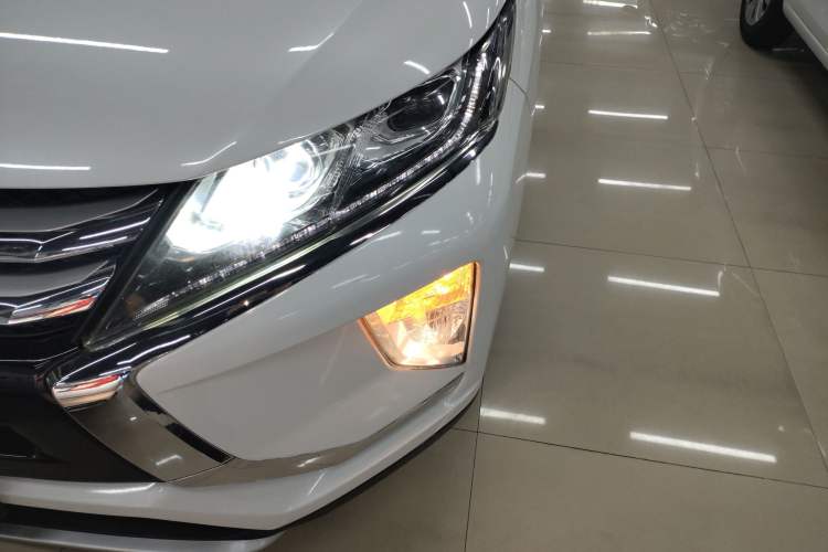 Used Mitsubishi Eclipse Cross 2018 1.5T CVT Two-Wheel Drive Dream Edition Left Front Headlight