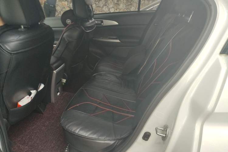 Used Mitsubishi Eclipse Cross 2018 1.5T CVT Two-Wheel Drive Dream Edition Left Rear Seat
