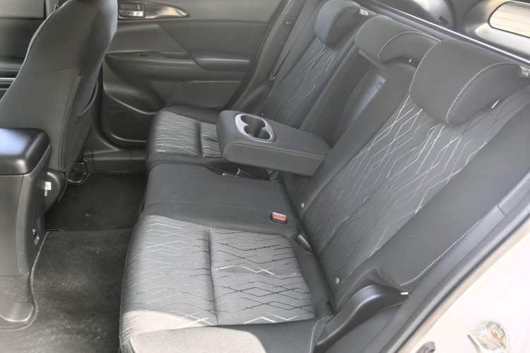 Used Mitsubishi Eclipse Cross 2018 1.5T Manual Two-Wheel Drive Youth Edition Left Rear Seat