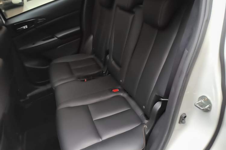 Used Mitsubishi Eclipse Cross 2018 1.5T CVT Two-Wheel Drive Dream Edition Left Rear Seat