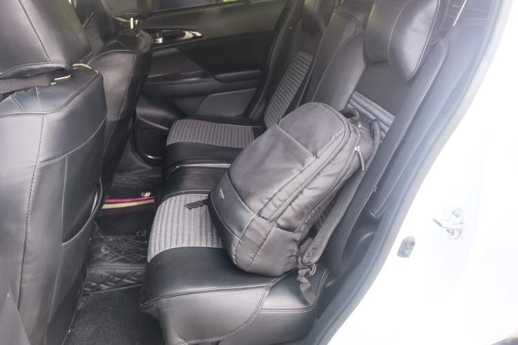 Used Mitsubishi Eclipse Cross 2018 1.5T CVT Two-Wheel Drive Fearless Edition Left Rear Seat