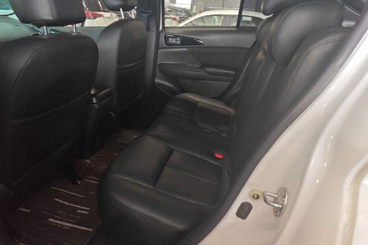Used Mitsubishi Eclipse Cross 2018 1.5T CVT Two-Wheel Drive Fearless Edition Left Rear Seat