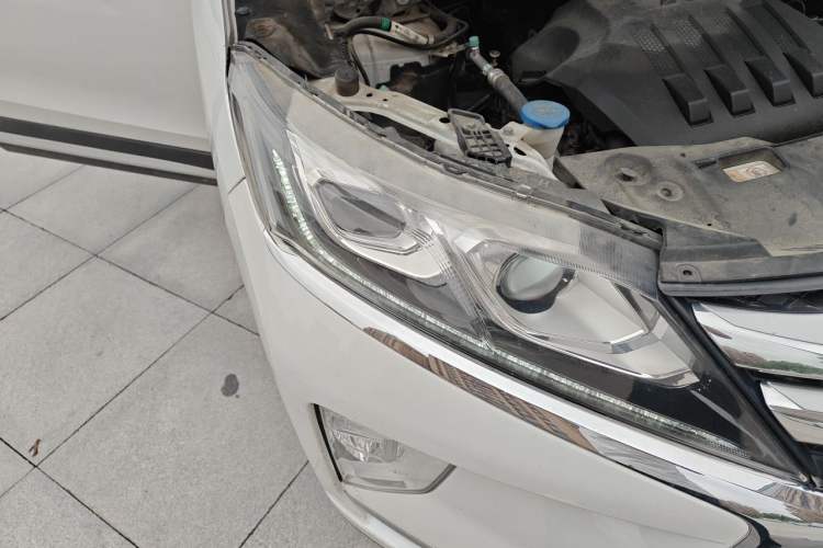 Used Mitsubishi Eclipse Cross 2018 1.5T CVT Two-Wheel Drive Dream Edition Right Front Headlight