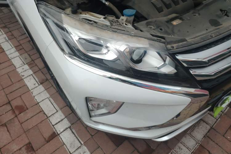 Used Mitsubishi Eclipse Cross 2018 1.5T CVT Two-Wheel Drive Dream Edition Right Front Headlight