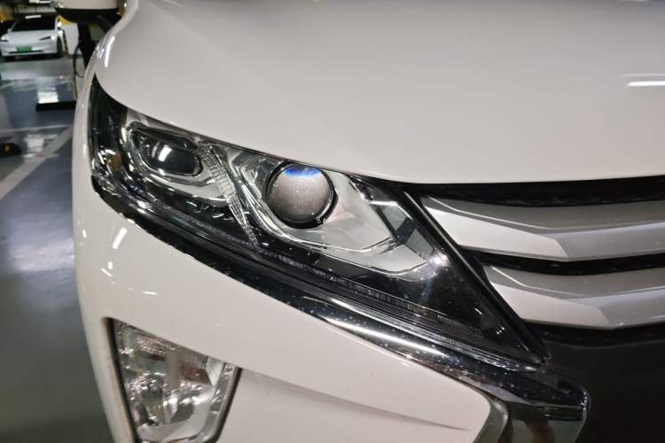 Used Mitsubishi Eclipse Cross 2018 1.5T CVT Two-Wheel Drive Fearless Edition Right Front Headlight