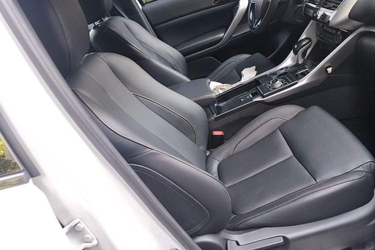 Used Mitsubishi Eclipse Cross 2018 1.5T CVT Two-Wheel Drive Belief Edition Right Front Seat