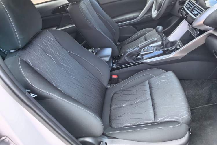 Used Mitsubishi Eclipse Cross 2018 1.5T Manual Two-Wheel Drive Youth Edition Right Front Seat