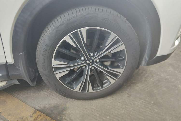 Used Mitsubishi Eclipse Cross 2018 1.5T CVT Two-Wheel Drive Dream Edition Right Front Wheel Hub