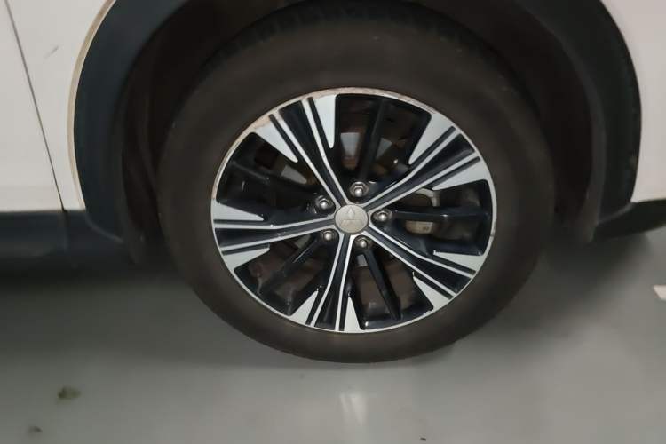 Used Mitsubishi Eclipse Cross 2018 1.5T CVT Two-Wheel Drive Fearless Edition Right Front Wheel Hub