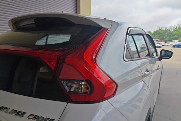 Used Mitsubishi Eclipse Cross 2018 1.5T Manual Two-Wheel Drive Youth Edition Right Rear Taillight