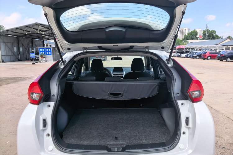 Used Mitsubishi Eclipse Cross 2018 1.5T Manual Two-Wheel Drive Youth Edition Trunk