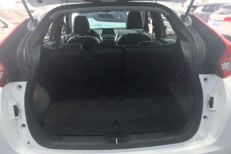 Used Mitsubishi Eclipse Cross 2018 1.5T CVT Two-Wheel Drive Dream Edition Trunk