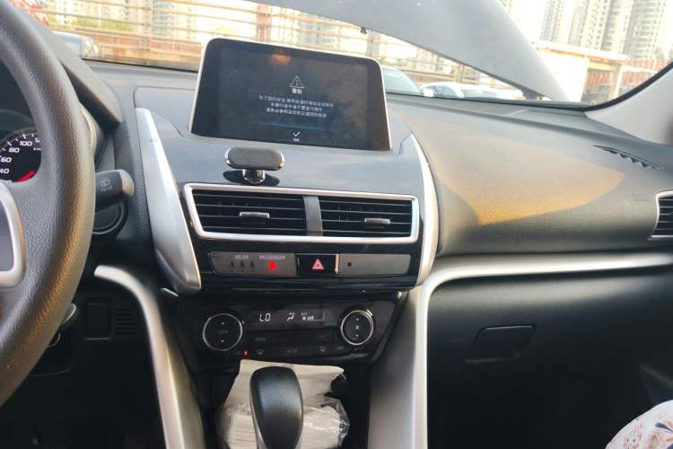 Used Mitsubishi Eclipse Cross 2019 1.5T CVT Two-Wheel Drive Fearless Edition China VI Standard Audio And AC Panel