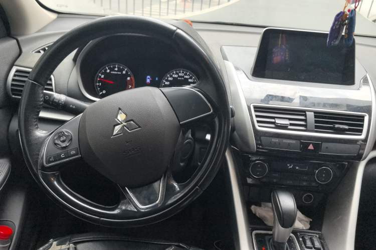 Used Mitsubishi Eclipse Cross 2019 1.5T CVT Two-Wheel Drive Dream Edition China VI Standard Center Console