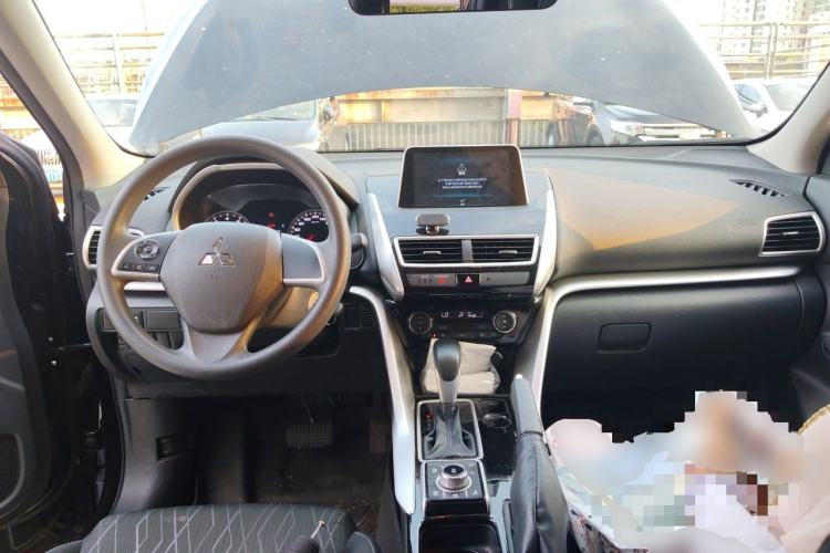 Used Mitsubishi Eclipse Cross 2019 1.5T CVT Two-Wheel Drive Fearless Edition China VI Standard Center Console