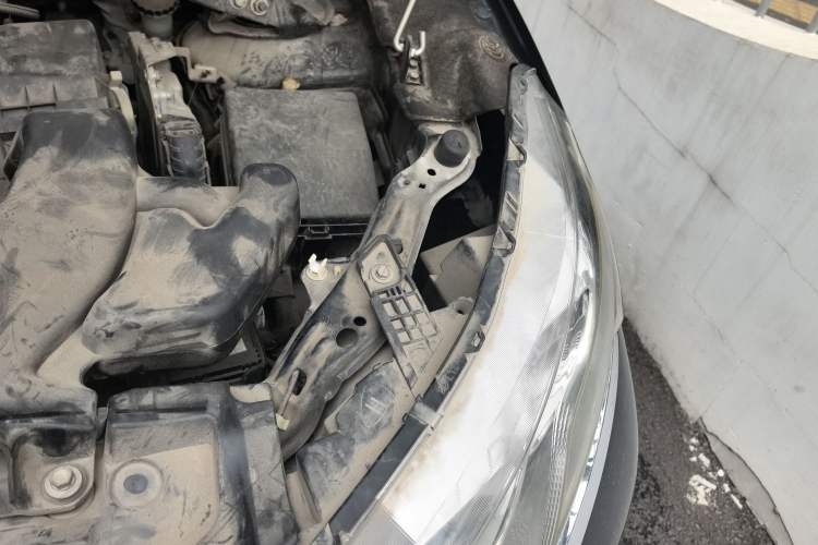 Used Mitsubishi Eclipse Cross 2019 1.5T CVT Two-Wheel Drive Dream Edition China VI Standard Engine Bay Left