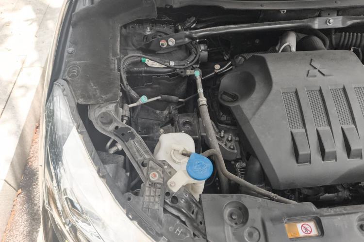 Used Mitsubishi Eclipse Cross 2019 1.5T CVT Two-Wheel Drive Dream Edition China VI Standard Engine Bay Right