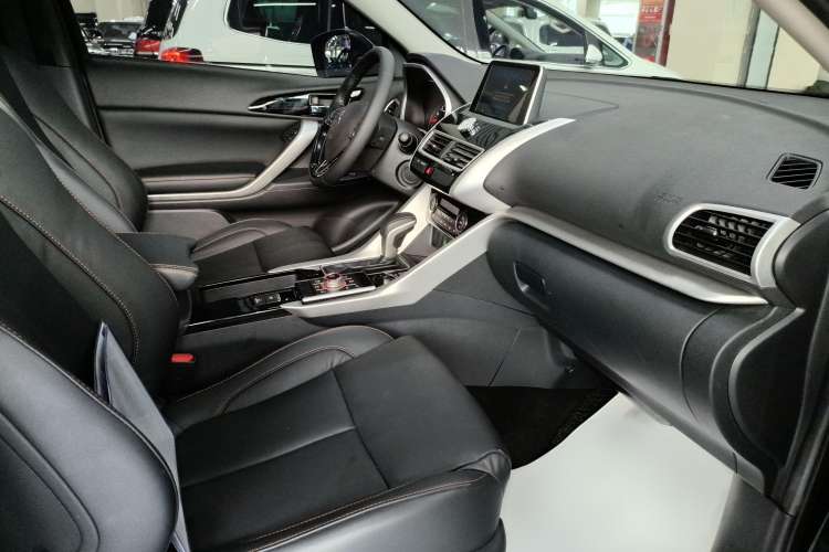 Used Mitsubishi Eclipse Cross 2019 1.5T CVT Two-Wheel Drive Belief Edition China VI Standard Interior 10